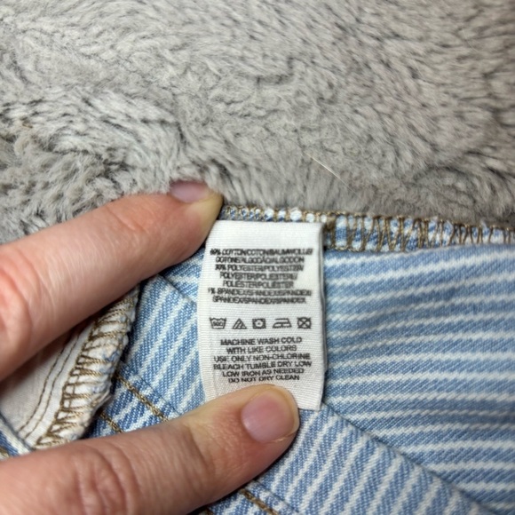 Free People Denim Shorts Womens 26 Light Wash Crochet Lace Trim Distressed Boho - Picture 7 of 7